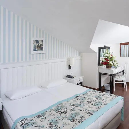 Monachus & Resort Side